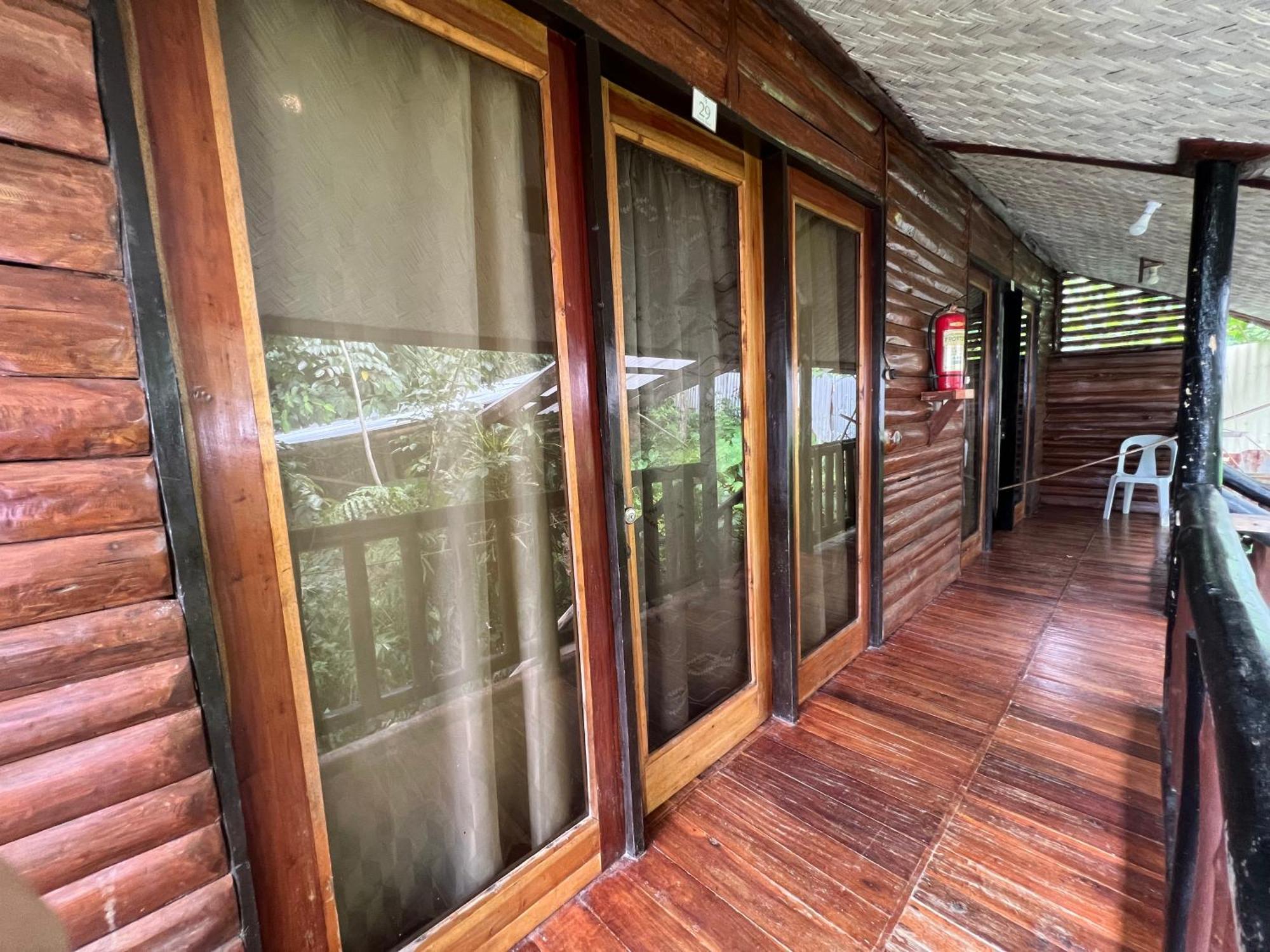 Novie'S Tourist Inn El Nido Zewnętrze zdjęcie