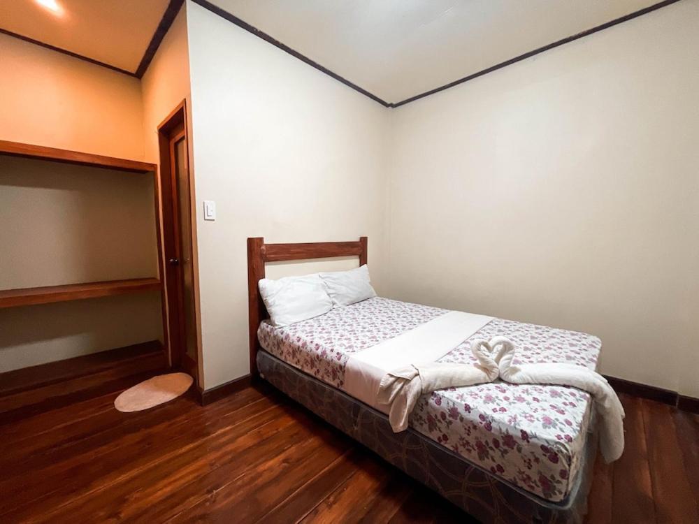 Novie'S Tourist Inn El Nido Zewnętrze zdjęcie