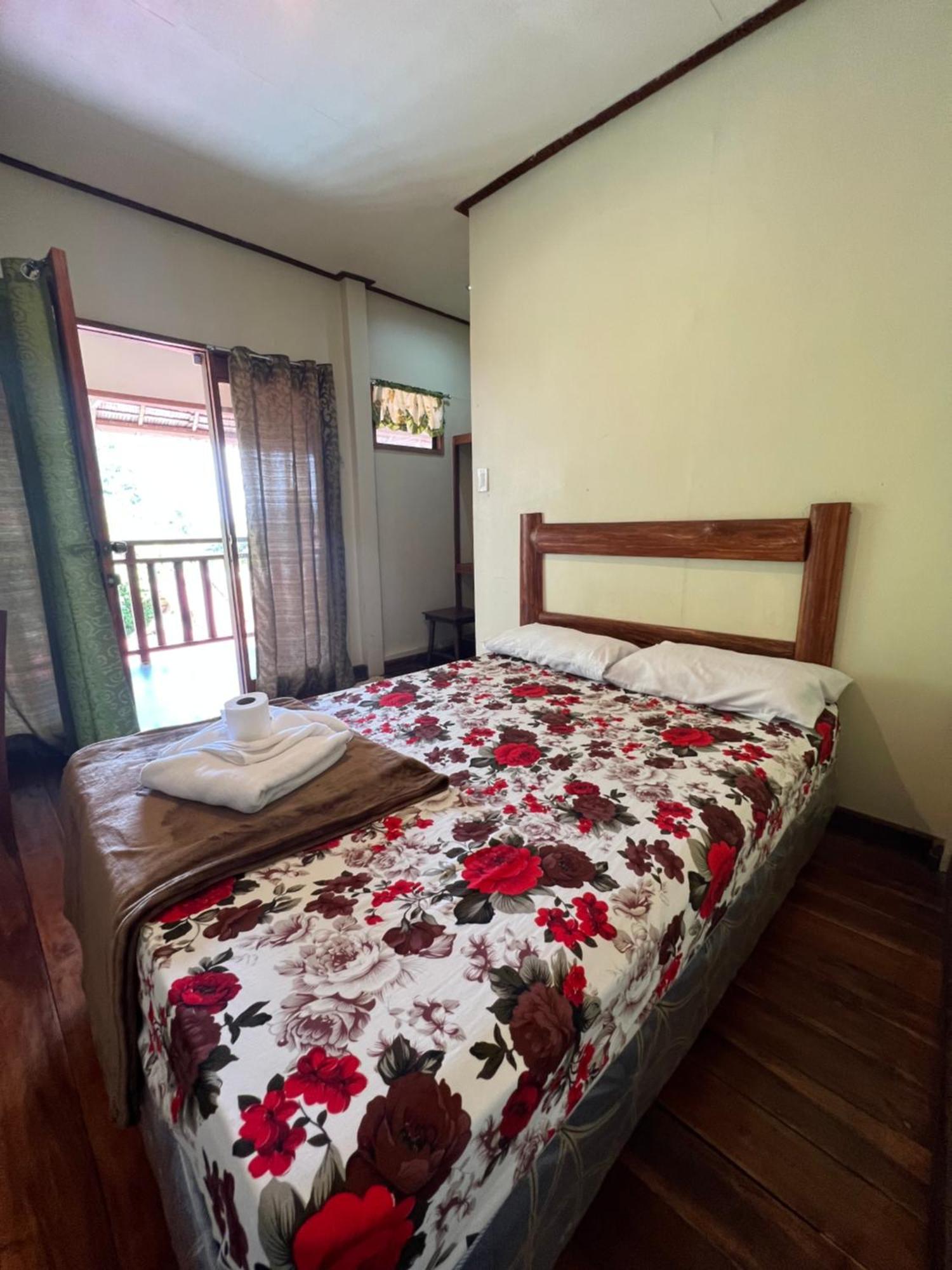 Novie'S Tourist Inn El Nido Zewnętrze zdjęcie