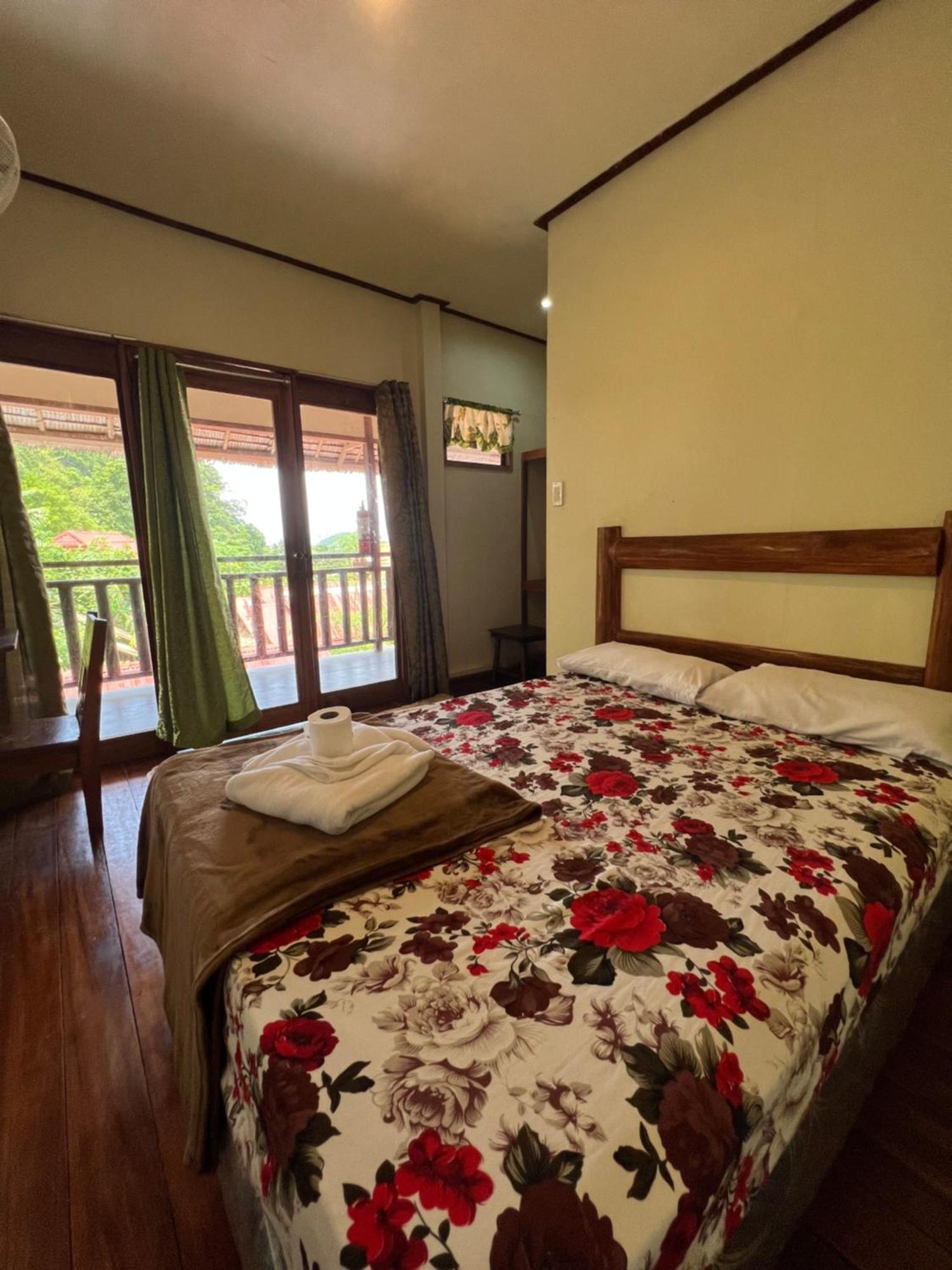 Novie'S Tourist Inn El Nido Zewnętrze zdjęcie