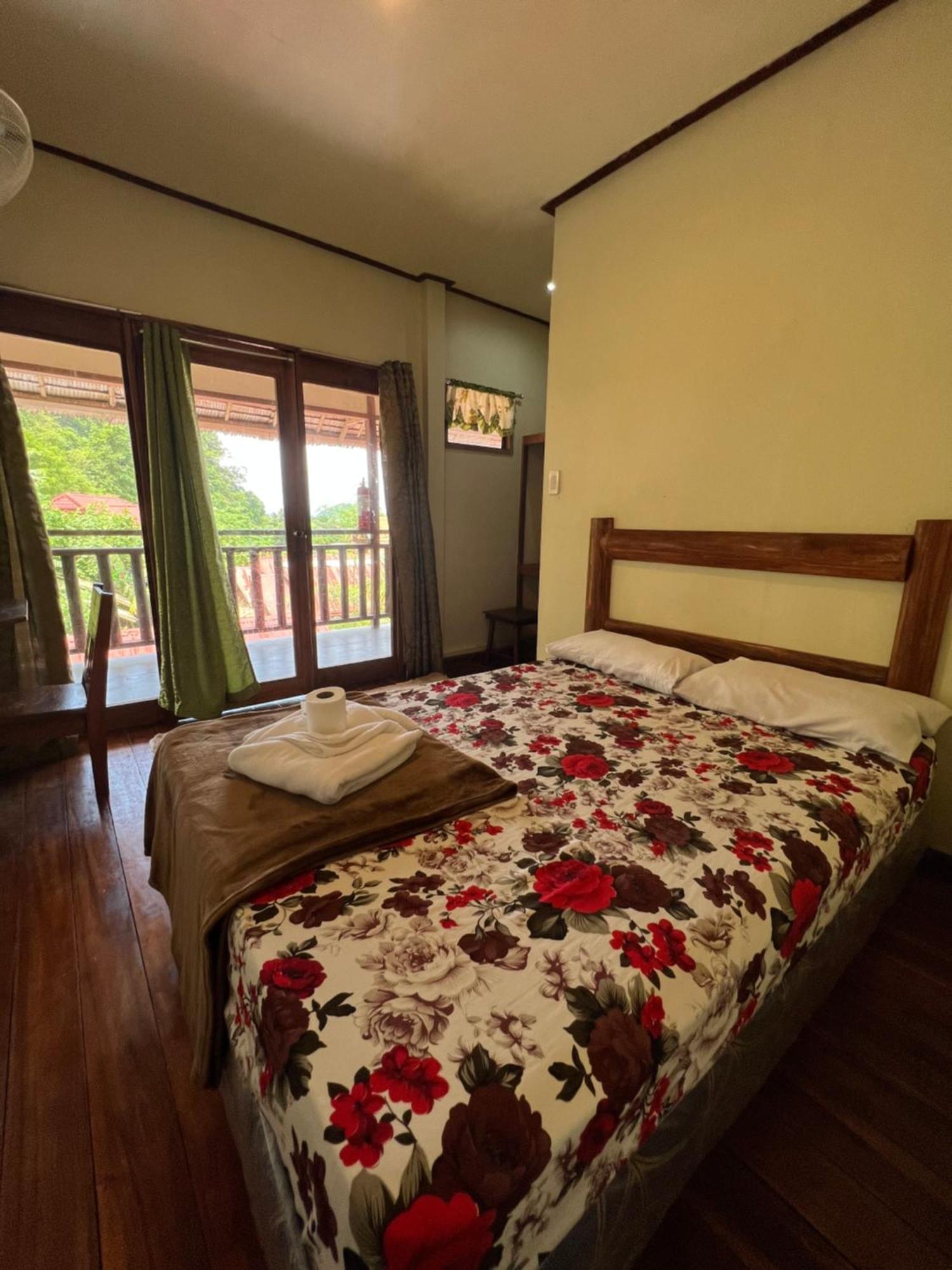 Novie'S Tourist Inn El Nido Zewnętrze zdjęcie