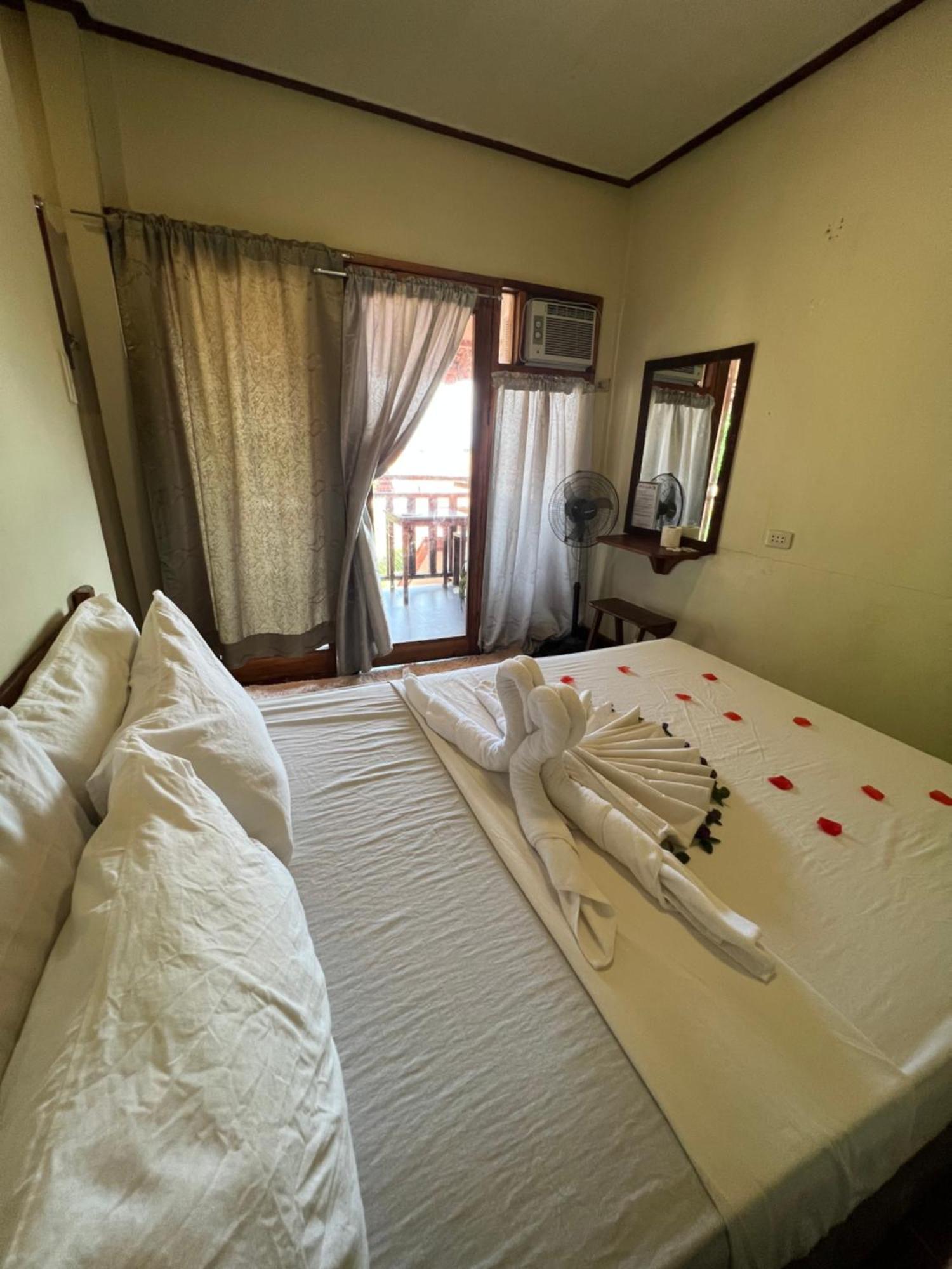 Novie'S Tourist Inn El Nido Zewnętrze zdjęcie